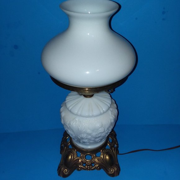 Antique Working Victorian Electric Oil GWTW Milk Glass Mushroom Shade Table Lamp - Picture 9 of 11